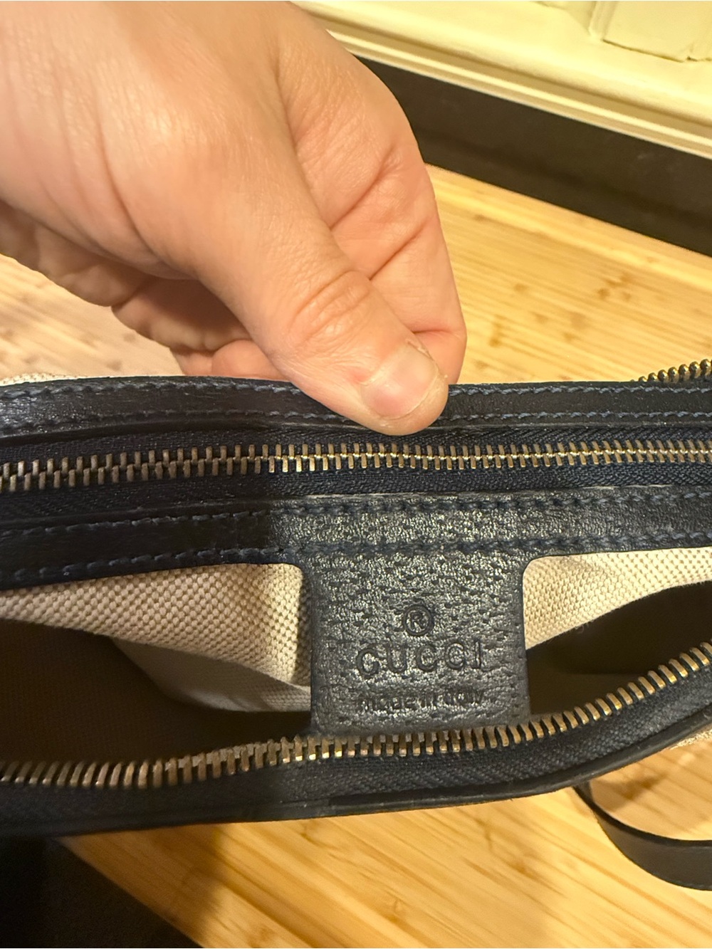 authentic Gucci Beige GG Supreme Canvas Crossbody with Red & Blue Stripe - Picture 5 of 12